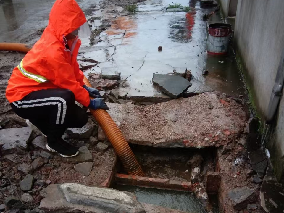 曹县专业清理污水池 炜誉市政以规范流程守护城市 “肠道”