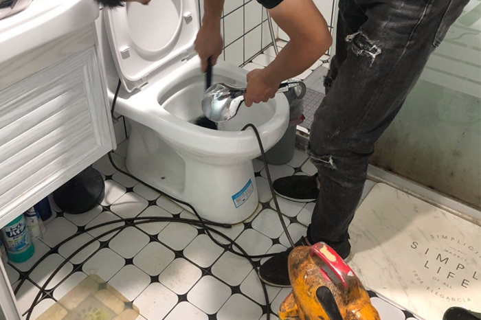 曹县马桶堵塞自己疏通还是找师傅?专业上门服务让你省时更省心
